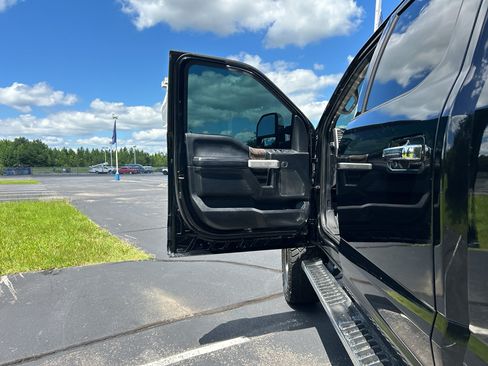 Used 2017 Ford F250 Lariat w/ Lariat Ultimate Package AWD/4WD image 18