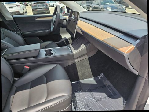 Used 2023 Tesla Model Y Long Range AWD/4WD image 23