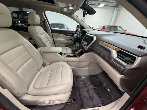 Used 2017 GMC Acadia Denali w/ Technology Package FWD image 22