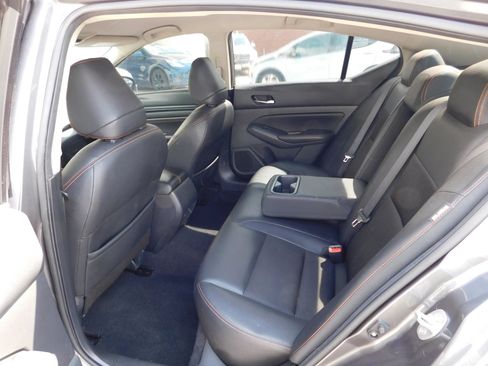 Used 2021 Nissan Altima 2.5 SR FWD image 11