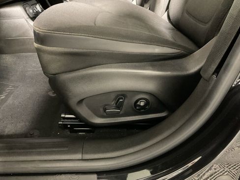 Used 2016 Jeep Renegade Latitude image 19