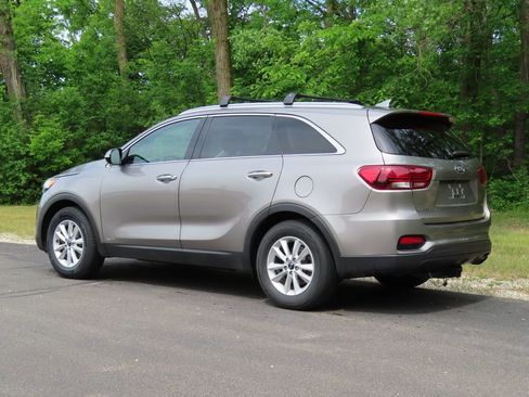 Used 2019 Kia Sorento AWD w/ LX Convenience Package image 6