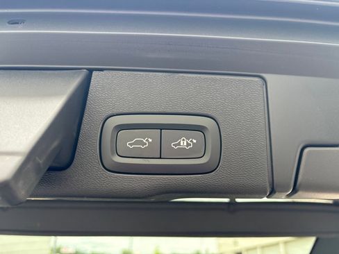 Certified 2023 Volvo XC60 B5 Ultimate w/ Climate Package image 28