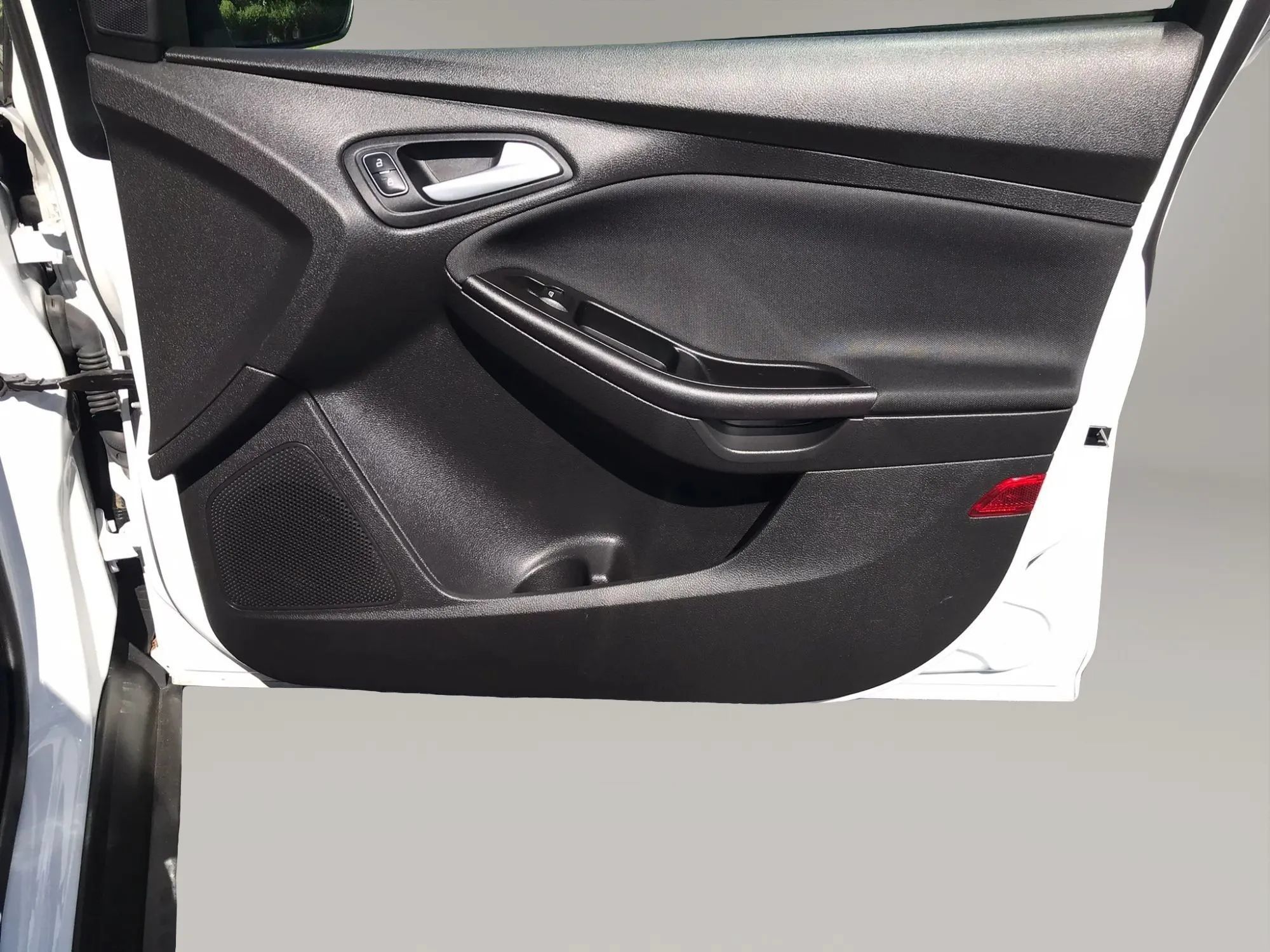 Used 2018 Ford Focus SE w/ SE Appearance Package FWD image 41