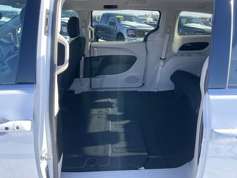 Used 2024 Chrysler Voyager LX image 51