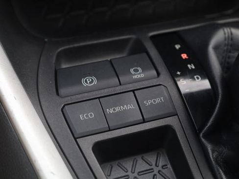 Used 2021 Toyota RAV4 XLE FWD image 19
