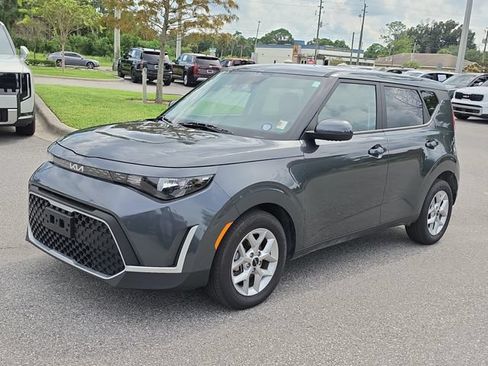 Certified 2025 Kia Soul LX w/ LX Technology Package FWD image 2