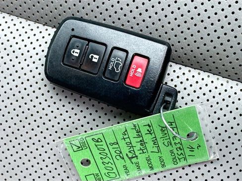 Used 2018 Toyota Highlander Limited FWD image 39