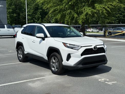 Used 2025 Toyota RAV4 XLE AWD/4WD image 7