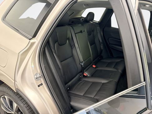 Used 2023 Volvo XC60 B5 Plus w/ Climate Package AWD/4WD image 18