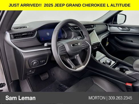 New 2025 Jeep Grand Cherokee L Altitude image 9
