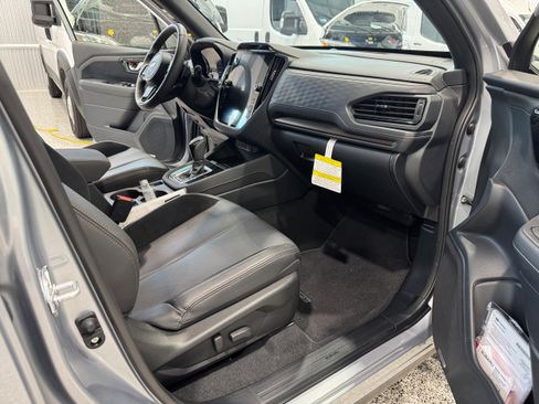 Used 2025 Subaru Forester Limited AWD/4WD image 12