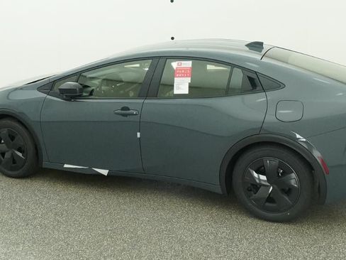 New 2026 Toyota Prius Plug-In Hybrid FWD image 7