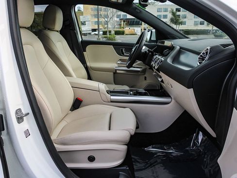 Certified 2025 Mercedes-Benz GLA 250 image 16