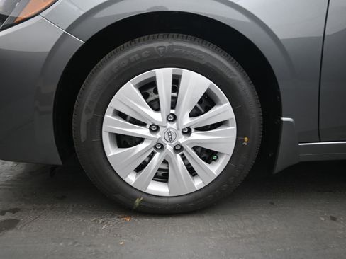 Certified 2025 Nissan Sentra S image 9