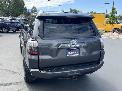 Used 2017 Toyota 4Runner SR5 AWD/4WD image 10