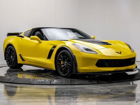 Used 2015 Chevrolet Corvette Z06 w/ 3LZ Preferred Equipment Group RWD image 32