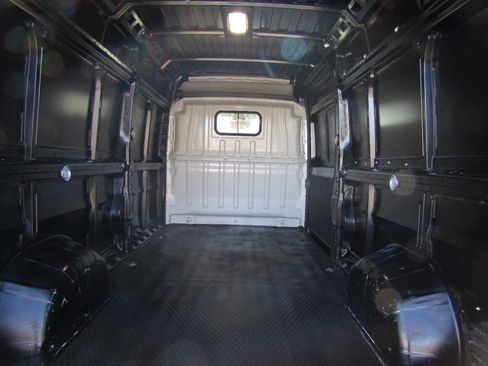 Used 2023 RAM ProMaster 2500 image 18