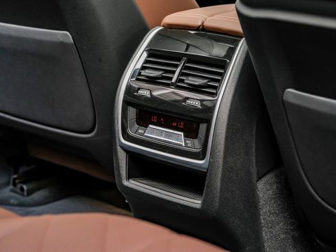 Used 2024 BMW X7 xDrive40i w/ M Sport Package image 43