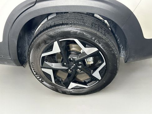 Used 2025 Kia Seltos S image 11