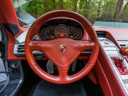 Used 2004 Porsche Carrera GT RWD image 15