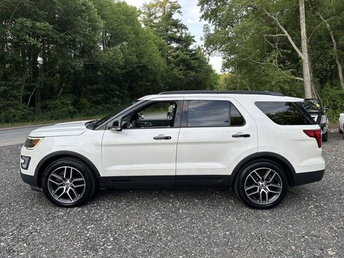 Used 2016 Ford Explorer Sport w/ Equipment Group 401A AWD/4WD image 3