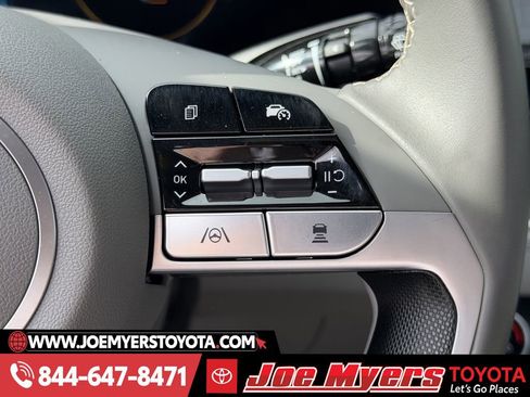 Used 2025 Hyundai Elantra SEL image 22