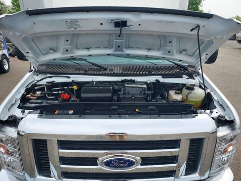 Used 2022 Ford E-450 and Econoline 450 Super Duty w/ Power Windows & Locks Group image 8