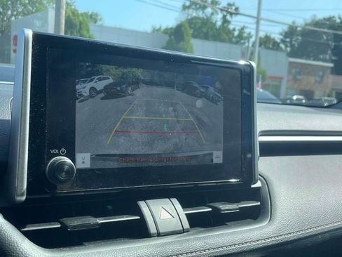 Used 2025 Toyota RAV4 XLE AWD/4WD image 30