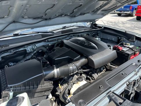 Used 2021 Toyota Tacoma SR5 AWD/4WD image 37