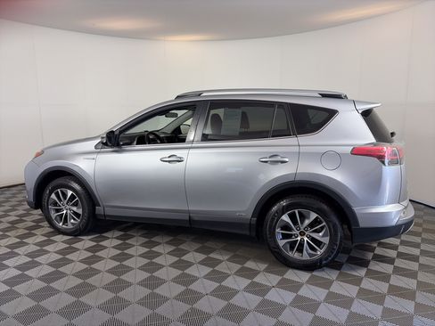 Used 2017 Toyota RAV4 XLE AWD/4WD image 8
