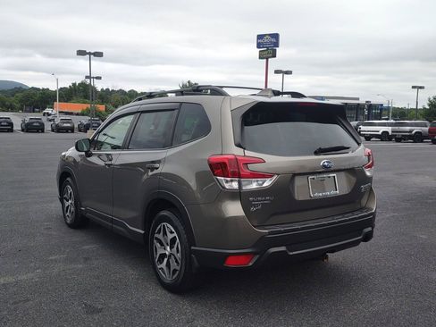 Used 2021 Subaru Forester Premium AWD/4WD image 11