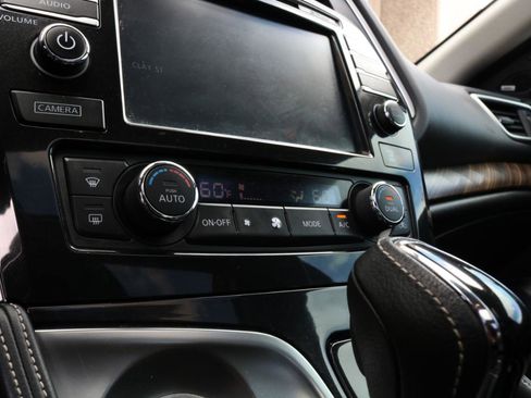 Used 2017 Nissan Maxima Platinum FWD image 28