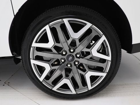 Used 2025 Ford Expedition Max Platinum w/ Platinum Ultimate Package image 11