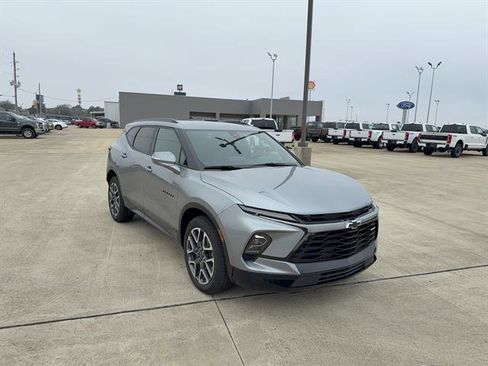 Used 2025 Chevrolet Blazer RS image 2