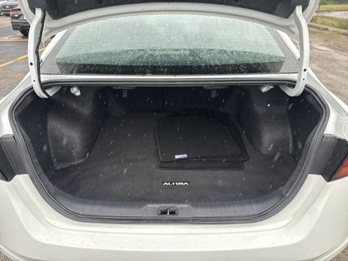Used 2025 Nissan Altima 2.5 SV FWD image 8