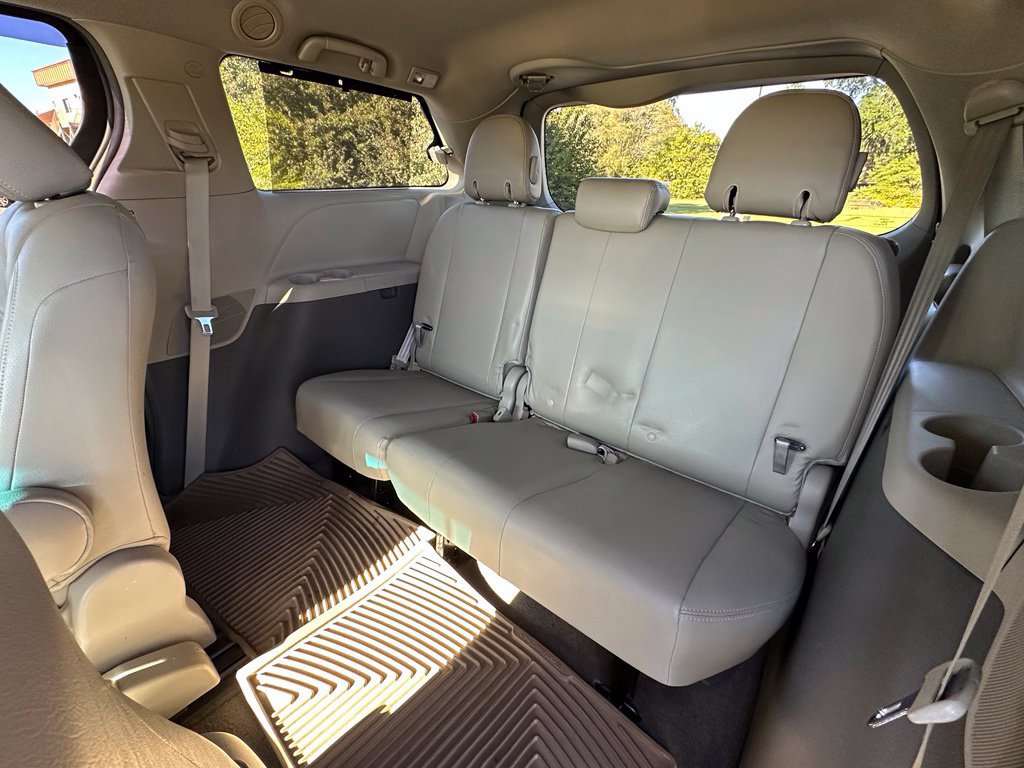 Used 2012 Toyota Sienna LE FWD image 28