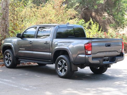 Used 2018 Toyota Tacoma TRD Sport RWD image 8