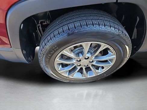 Used 2019 Jeep Cherokee Latitude Plus w/ Comfort/Convenience Group image 14