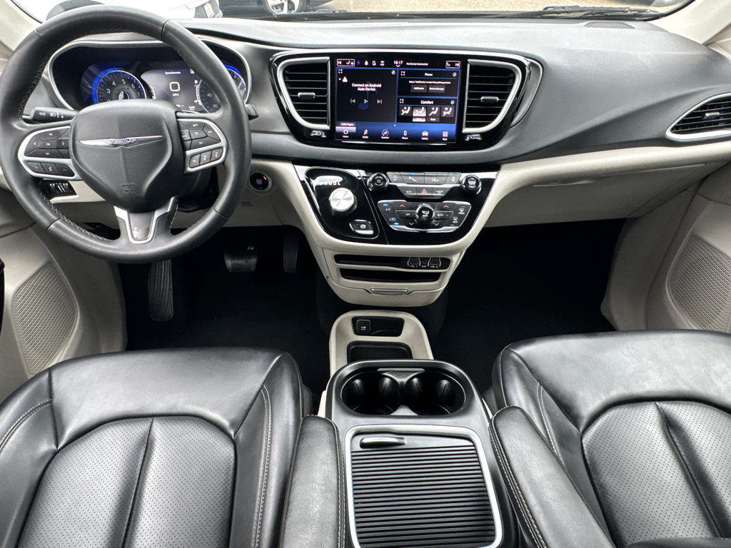Used 2023 Chrysler Pacifica Touring-L FWD image 18