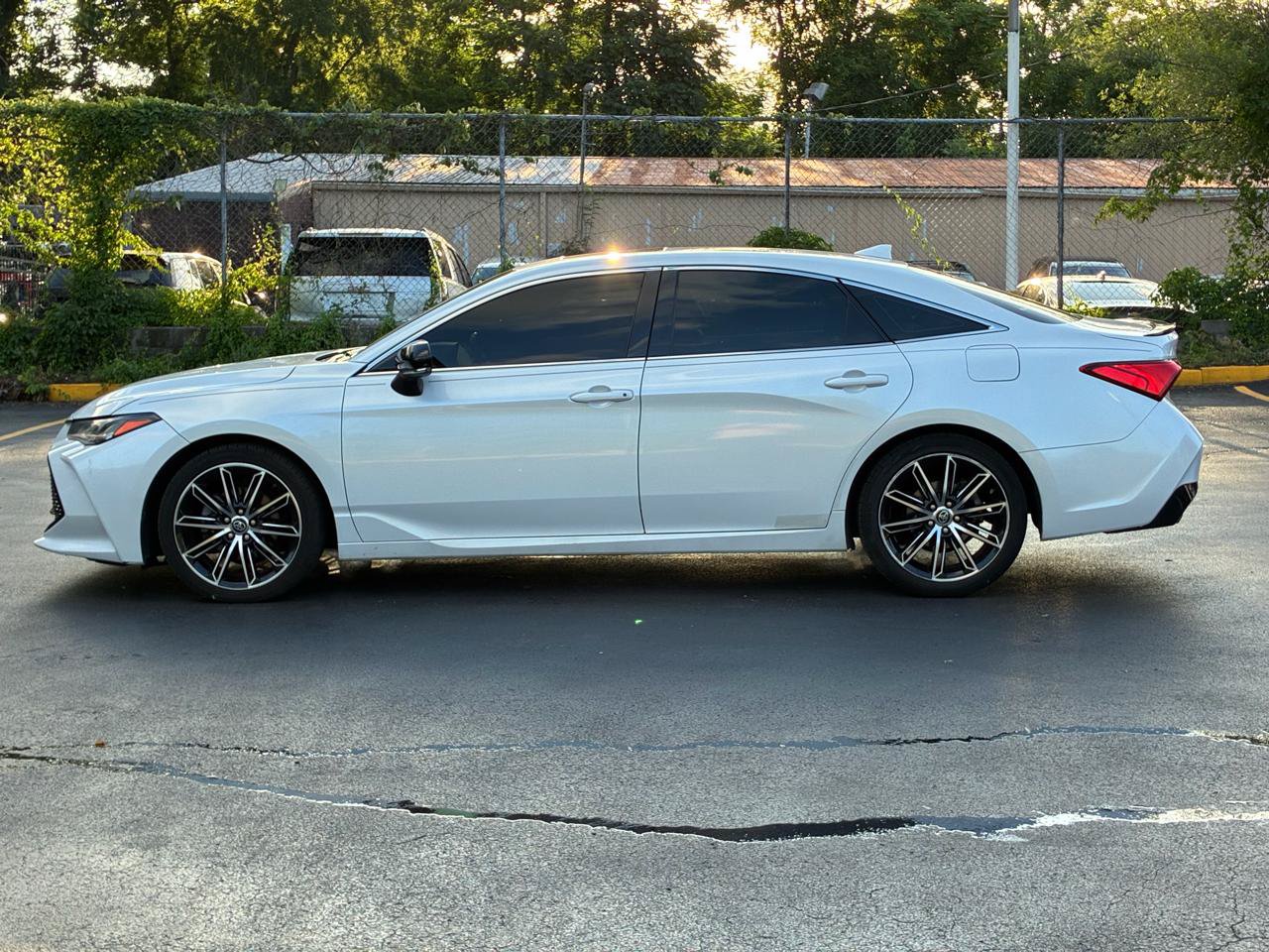 Used 2019 Toyota Avalon Touring FWD image 9