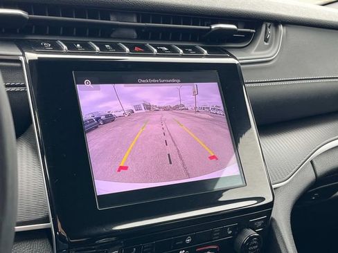 Used 2024 Jeep Grand Cherokee Altitude image 19