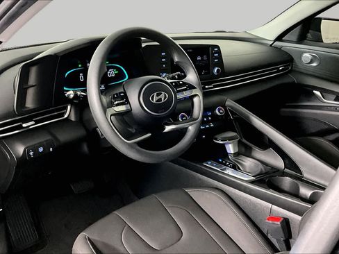 Used 2025 Hyundai Elantra Hybrid FWD image 17