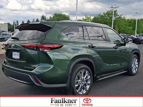 Certified 2025 Toyota Highlander Limited AWD/4WD image 6