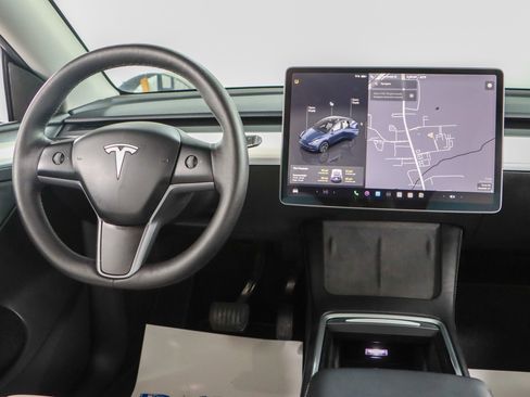 Used 2025 Tesla Model Y Long Range image 16