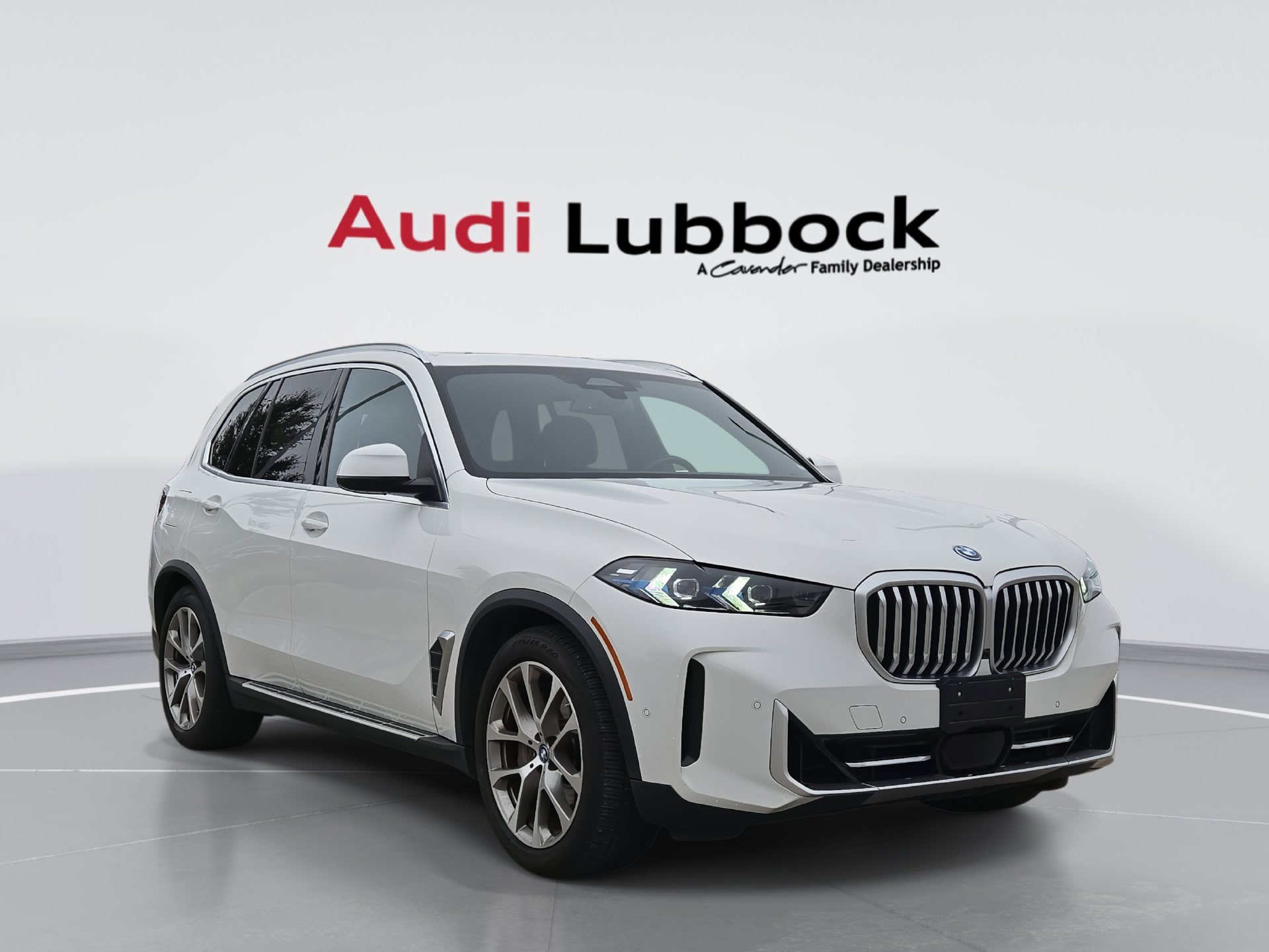 Used 2025 BMW X5 xDrive50e AWD/4WD image 1
