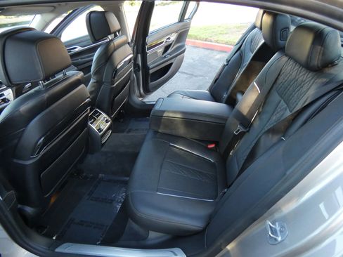 Used 2020 BMW 750i xDrive w/ Executive Package image 47