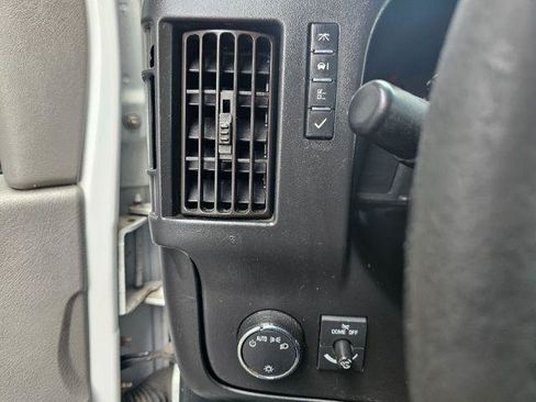 Used 2018 Chevrolet Express 2500 w/ Driver Convenience Package RWD image 13