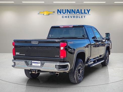 Used 2022 Chevrolet Silverado 2500 LTZ AWD/4WD image 5