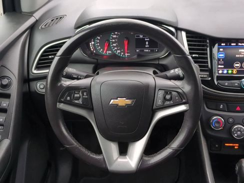 Used 2022 Chevrolet Trax LT w/ Driver Confidence Package image 21